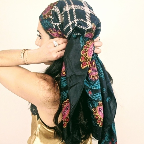 Dian Von Furstenburg Vintage black silk Scarf - Picture 9 of 11